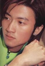 在此形势下,谢霆锋顺应时代潮流和自身事业的发展需要,于1999年10月