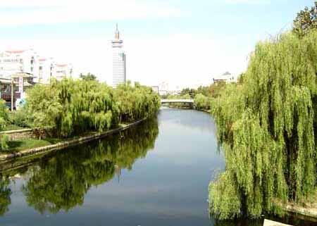 济州古城·运河之都 以"位置"得名:因其原行政范围于济宁市城区中心而
