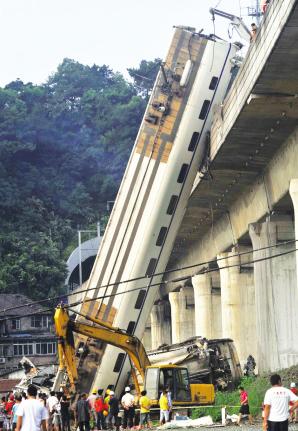 "7·23"甬温线特别重大铁路交通事故全景大剖析