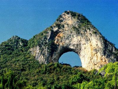阳朔月亮山
