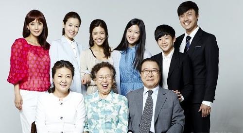 李允芝《王家一家人》