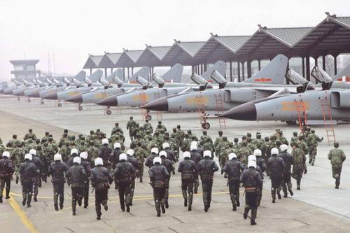 中国人民解放军空军于1949年11月11日正式成立