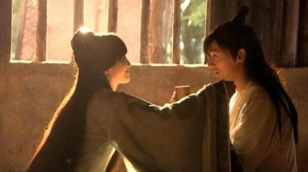 《神话》中的吕素