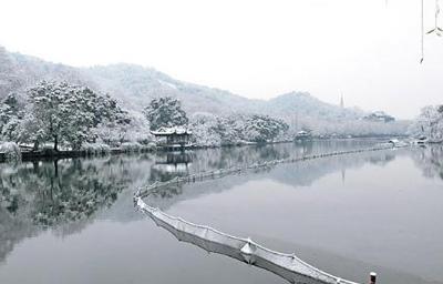 全部版本 历史版本  断桥残雪是著名的西湖十景之一,是西湖冬季的一处