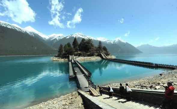 巴松措位于距林芝地区工布江达县50多千米的巴河上游