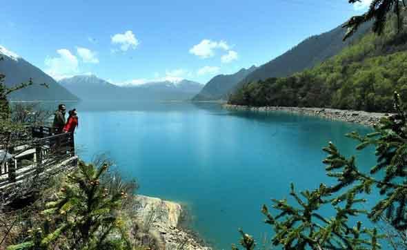 林芝巴松措景点