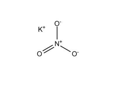 硝酸钾为无色透明斜方或菱形晶体白色粉末,易溶于水,不溶于乙醇,在
