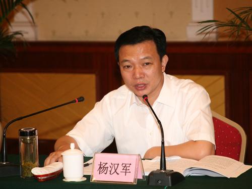1983年入党.1984大学毕业.现任湖北省委组织部副部长.