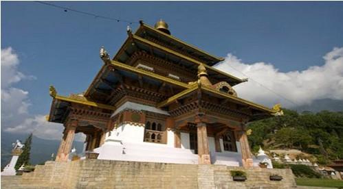 卡姆沙耶里纳耶纪念碑是不丹唯一一座全部供奉各类护法神的佛塔,他的