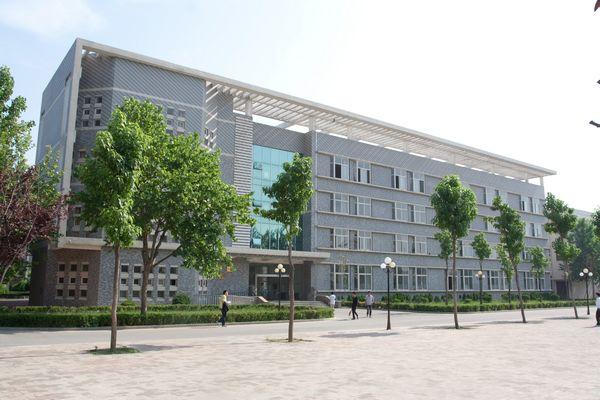 师资队伍  你说的是在周村的山东丝绸职业学院吧,勒里比较落后啦