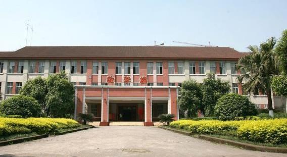 答:重庆建筑工程学院于1994年1月更名为重庆建筑大学.