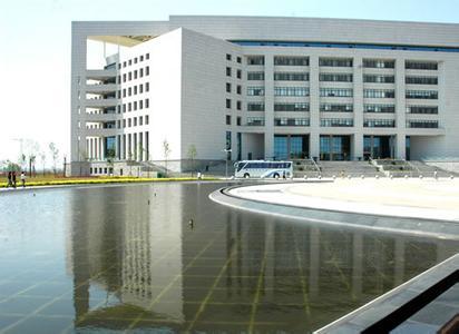 武汉纺织大学李雯