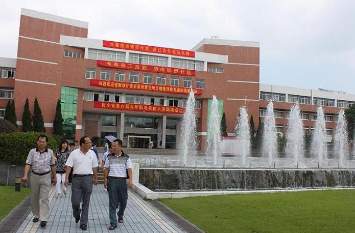 新疆轻工职业技术学院