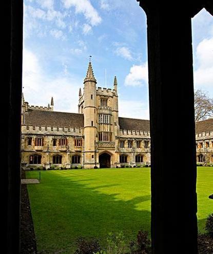 英国牛津大学