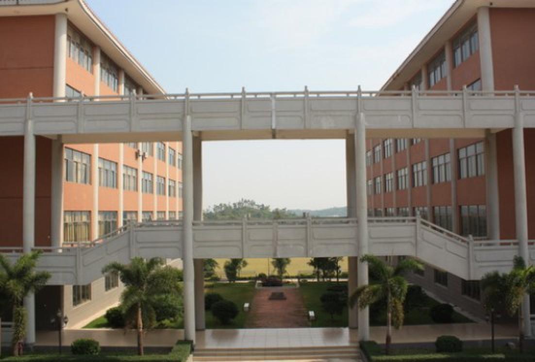 阳东广雅中学