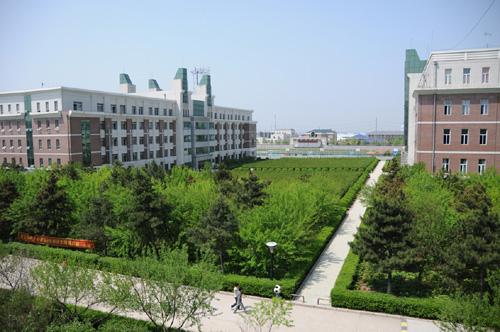 长春工业大学人文学院