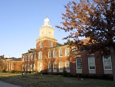 田纳西大学是一所具有两百多年历史的美国旗舰大学之一,校园面积7000