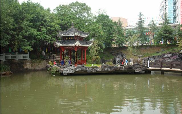 綦江中学校园风光