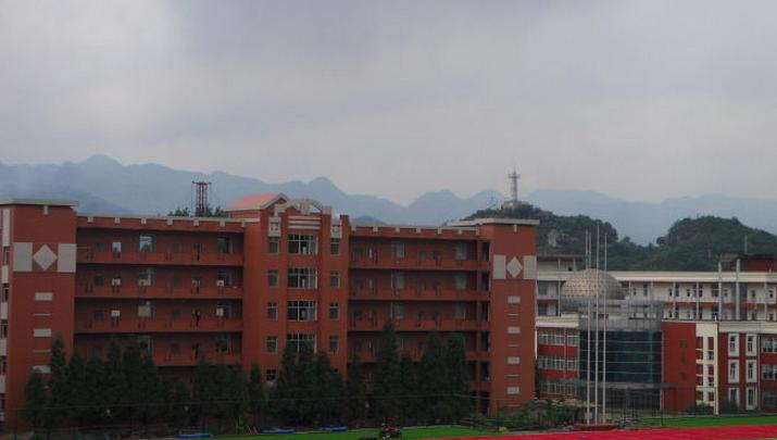 有谁知道六盘水市第二中学的2014届大学生路