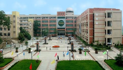 兼善中学是重庆市首批示范高中创建学校