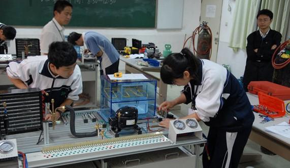 深圳市第二职业技术学校实验室