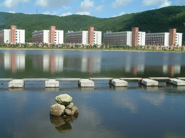 吉林大学珠海学院