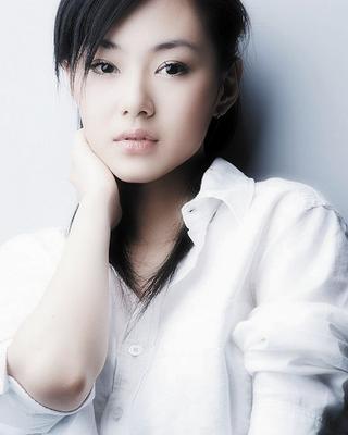 赵子靓,是湖南卫视《娱乐无极限》主持人