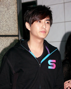 黄靖伦_黄靖伦 收入