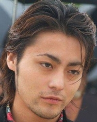 芹泽多摩雄是电影《热血高校》 中的男主人公,由日本演员山田孝之扮演