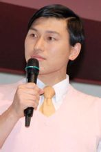 搭档是若林正恭.埼玉县所泽市出身,所属经纪公司为k dash stage公司.