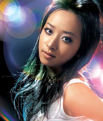 sara,泰国歌手,出生于1978年1月28日,是泰国最受欢迎的歌手之