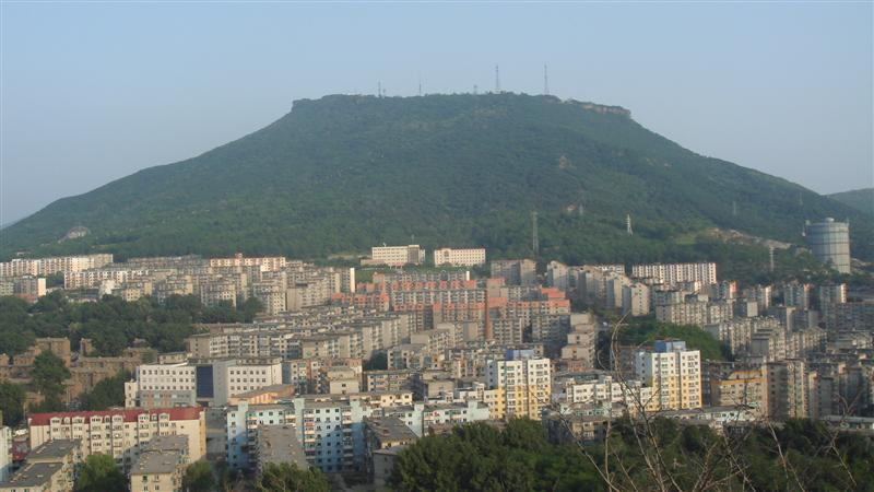 本溪市平顶山森林公园平顶山,国家aaa级景区,号称"本溪第一地标".