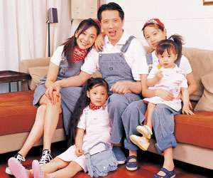 <em>欧阳龙</em>,傅娟+--+来之不易的三个<em>女儿</em>