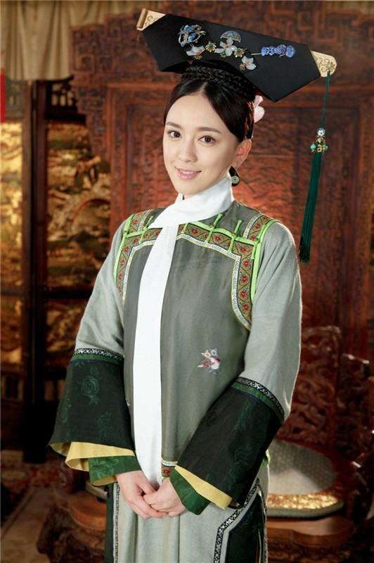 翡翠,电视剧《宫锁心玉》中的人物,由吕佳容饰演,是德妃身边的侍女.