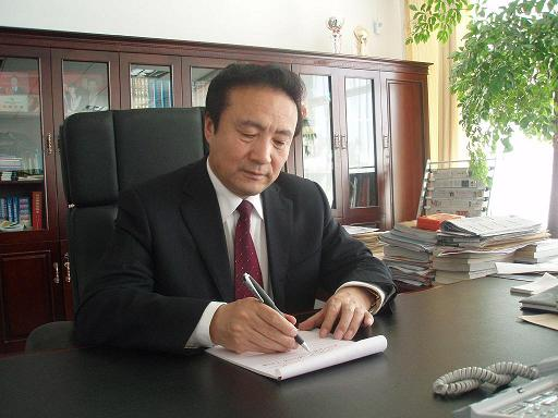中学高级教师 中国农工民主党 成员,现任中国农工民主党 内蒙古 自治