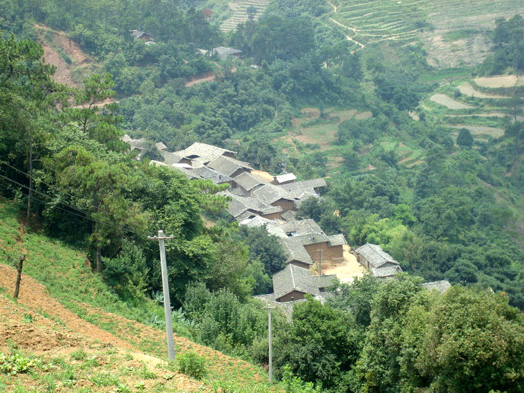 中寨村(云南华宁县通红甸乡大婆左村行政村下辖村)