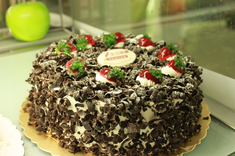 翻糖蛋糕 之 粉色系人偶爱心造型 蛋糕 向中国军人敬礼 - 军人形象蛋糕图