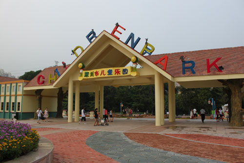 游园内现石头画