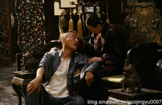 史诗传奇大戏《铁梨花》中,巍子扮演男一号赵元庚,是民国混战时期占据