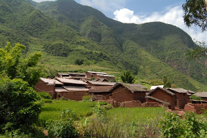 大坪村隶属于片角乡红光村委会,属于山区.