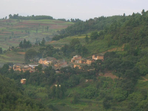 小凹村隶属于云南省昆明市宜良县竹山乡竹山村委会行政村,属于山区.