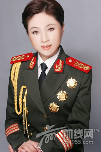 南京军区前线歌舞团演员,国家一级演员,歌舞团声乐艺术指导,中国音协