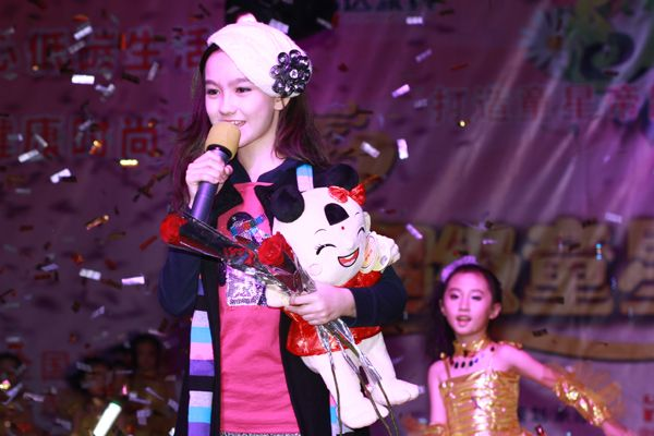 香奈儿(中美混血小美女童星)