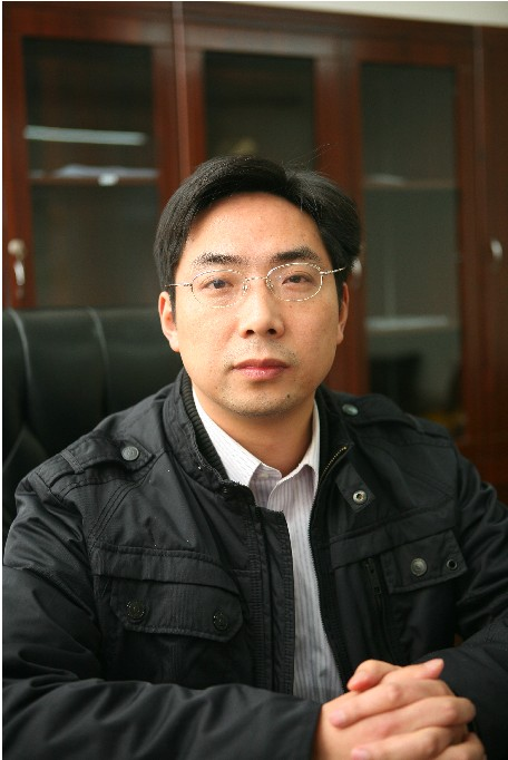 蒋伟,男,汉族,1976年9月生,四川渠县人,1996年5月入党,1998年7月参加