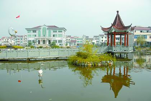 单良村位于浙江省金华市东嵊公路边,距东阳市区10公里,交通十分便利