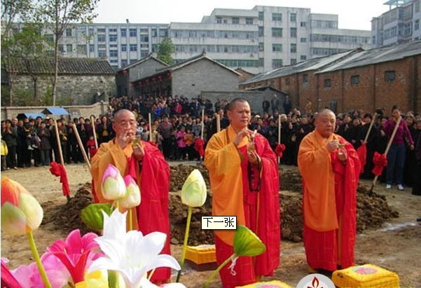 2010年11月14日,光山县朝阳寺隆重举行天王殿落成并举行庆典.