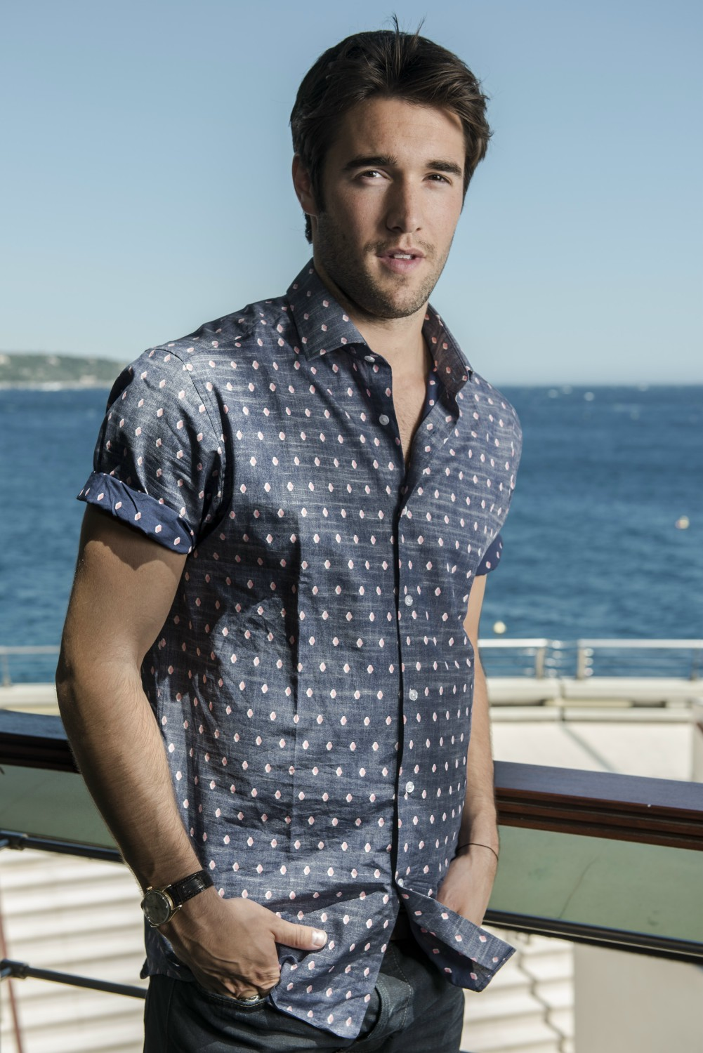 daniel grayson    ( josh bowman 扮演)