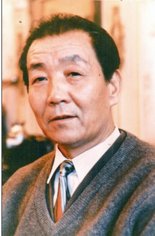 张炳南,1939年出生于河南开封,原籍山东济南.