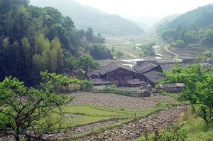 大湖乡地处闽侯县北部山区,平均海拔670米,面积