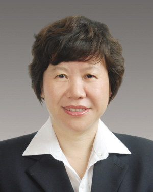 历任温岭市石粘镇副镇长;横峰街道办事处副主任;市